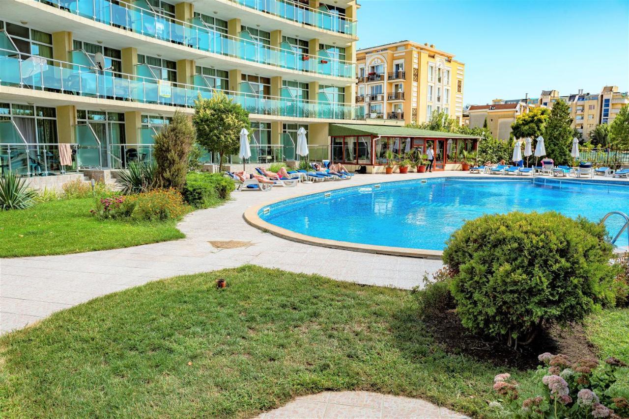 Julia Family - Menada Apartments サニービーチ エクステリア 写真
