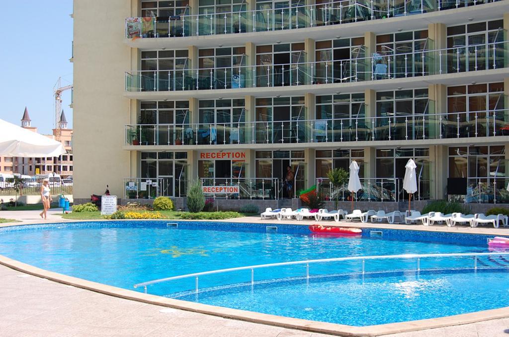 Julia Family - Menada Apartments サニービーチ エクステリア 写真