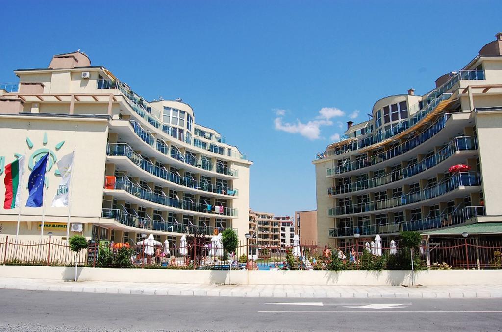 Julia Family - Menada Apartments サニービーチ エクステリア 写真