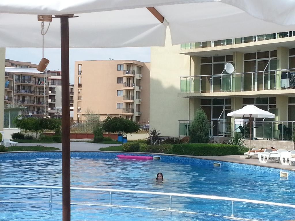 Julia Family - Menada Apartments サニービーチ エクステリア 写真