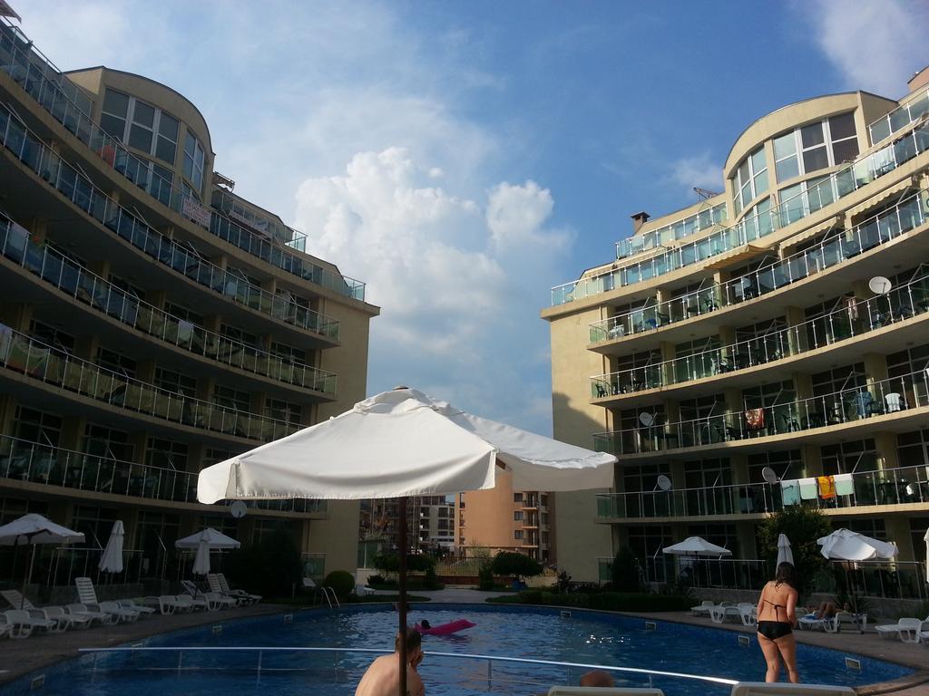 Julia Family - Menada Apartments サニービーチ エクステリア 写真
